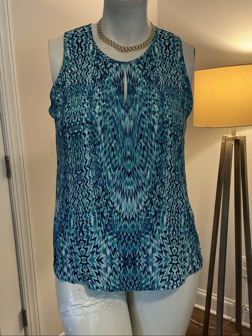 Violet & Claire Blue Teal Patterned Sleeveless Keyhole Tank